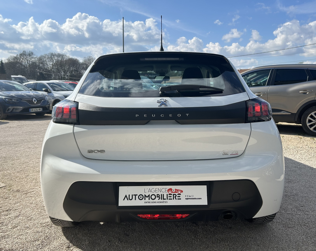 Peugeot 208 — 7