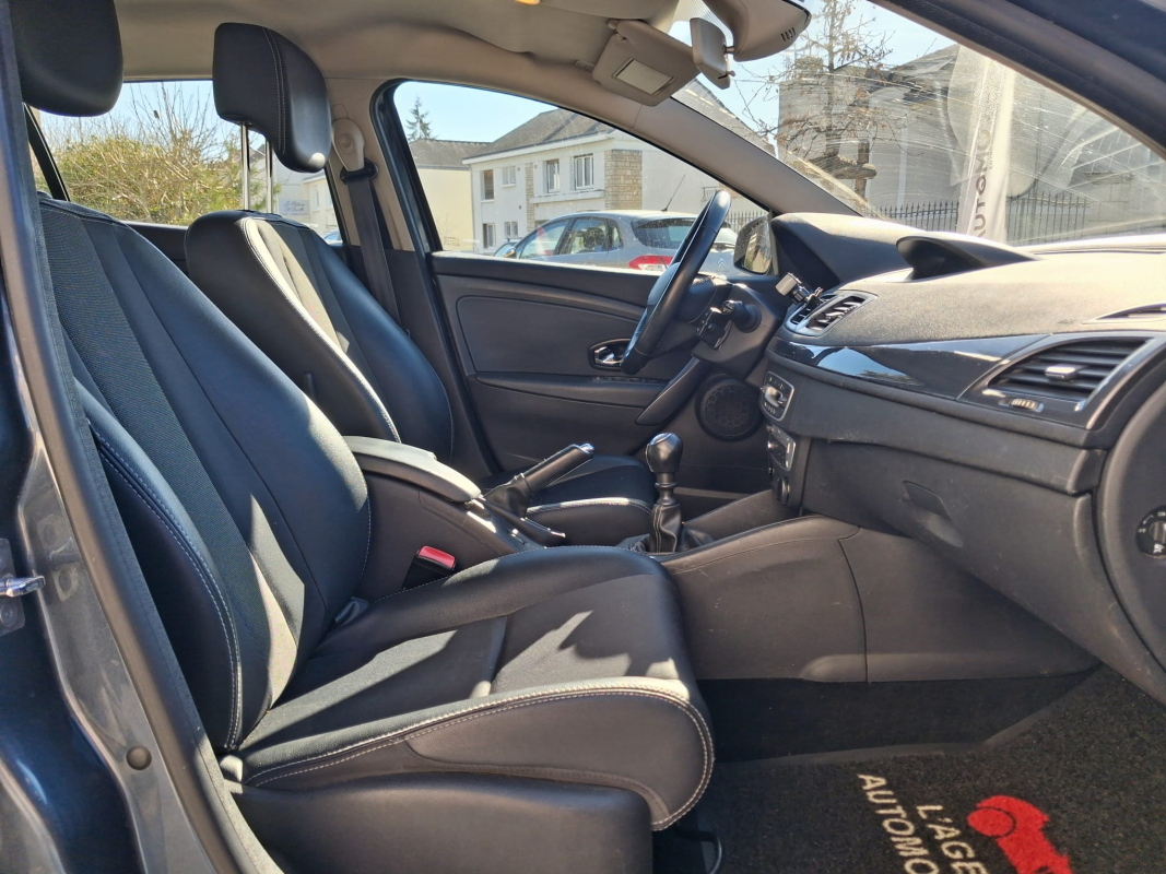 Renault Megane — 12