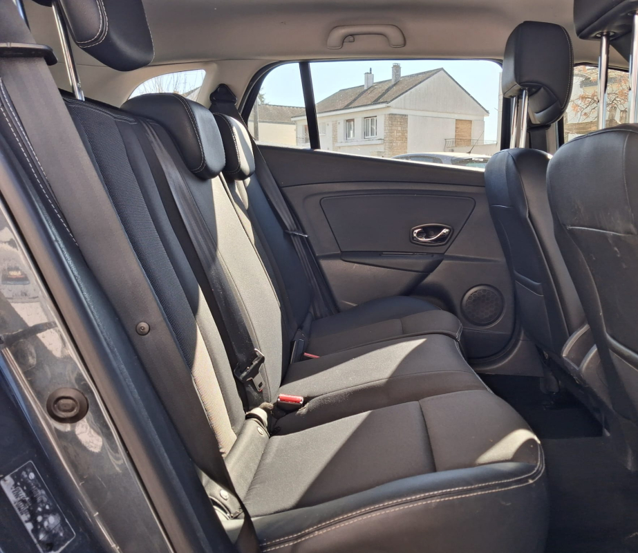 Renault Megane — 13