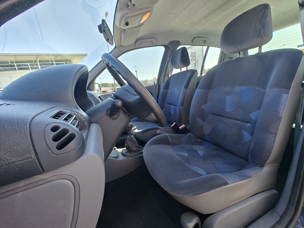 Renault Clio — 10