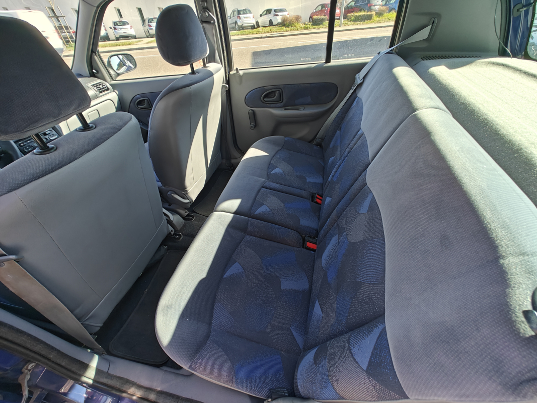 Renault Clio — 12