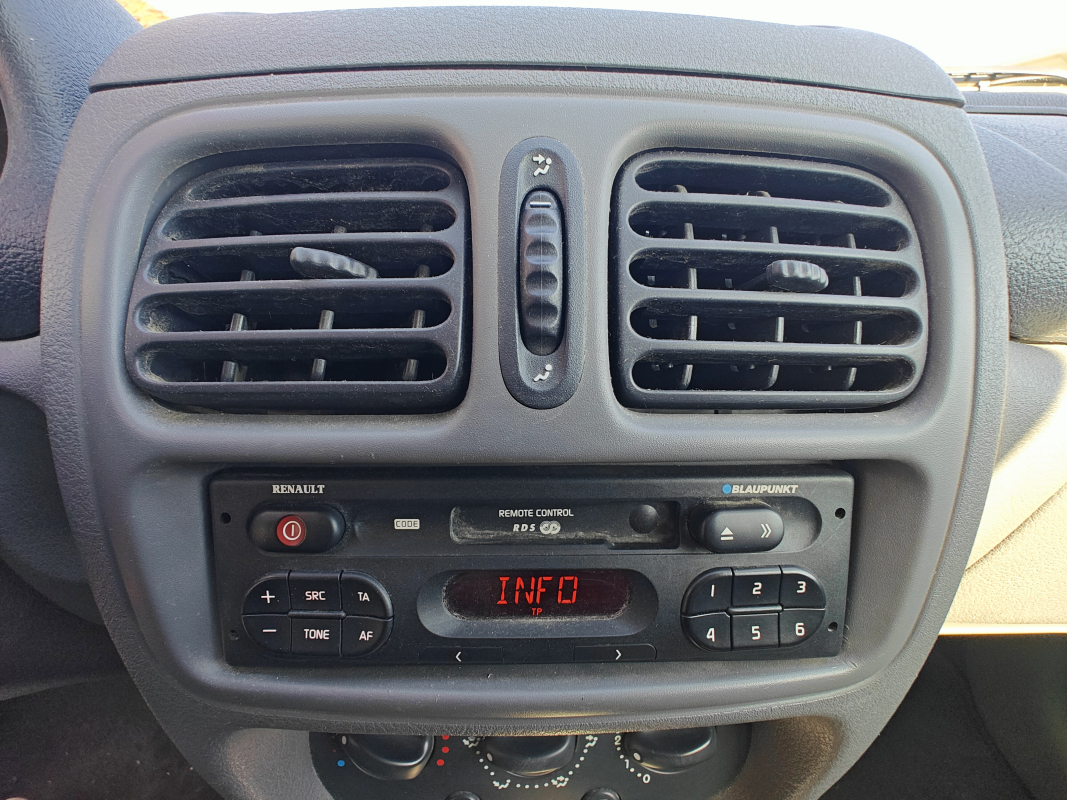 Renault Clio — 25