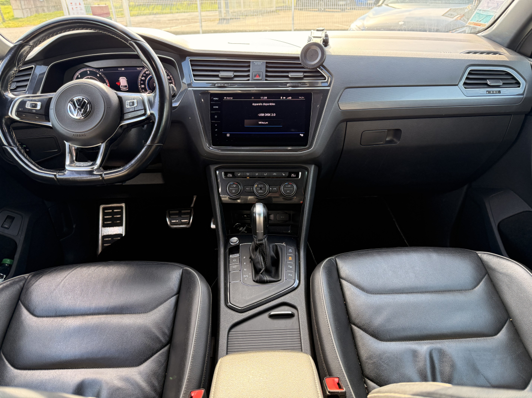 Volkswagen Tiguan — 16