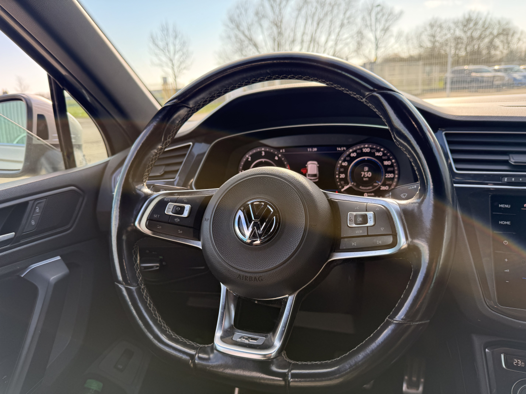 Volkswagen Tiguan — 18