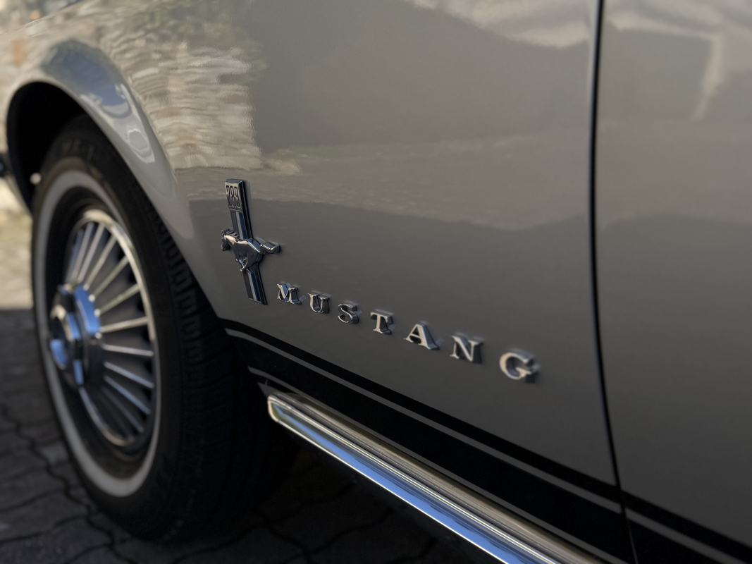Ford Mustang — 9