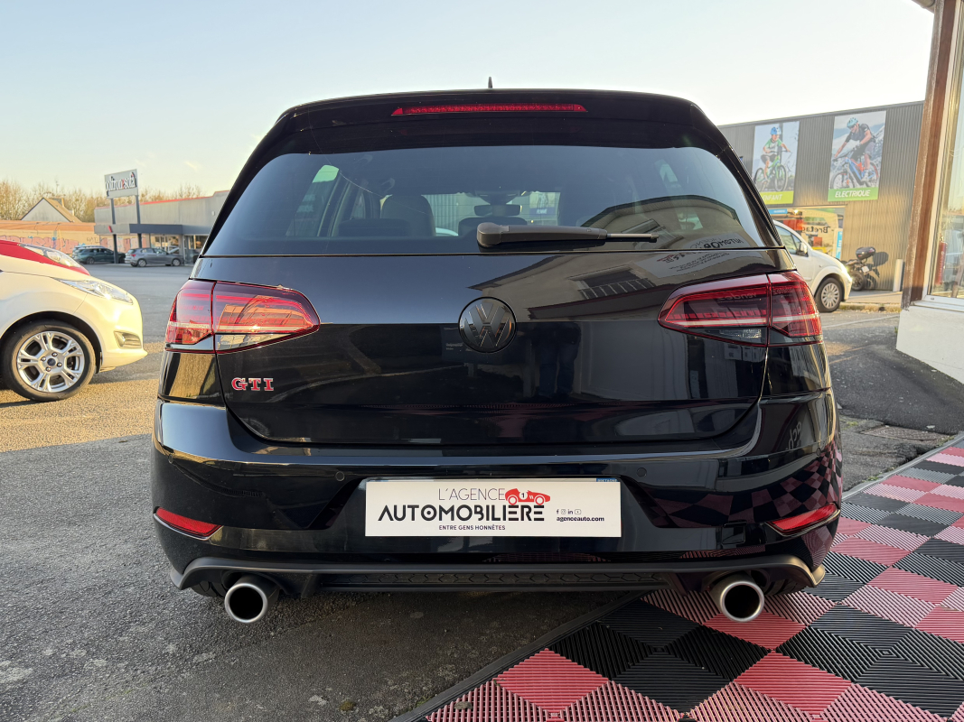 Volkswagen Golf — 4