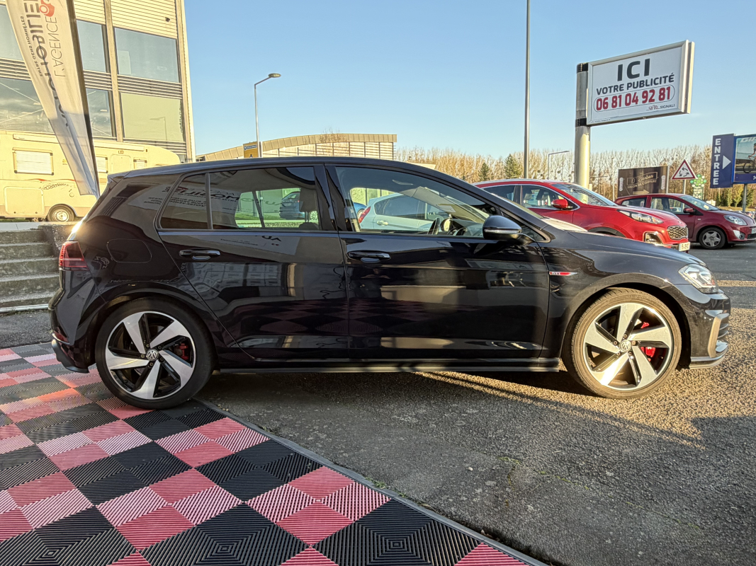 Volkswagen Golf — 5