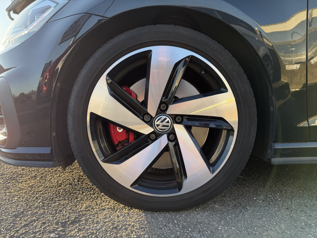 Volkswagen Golf — 32