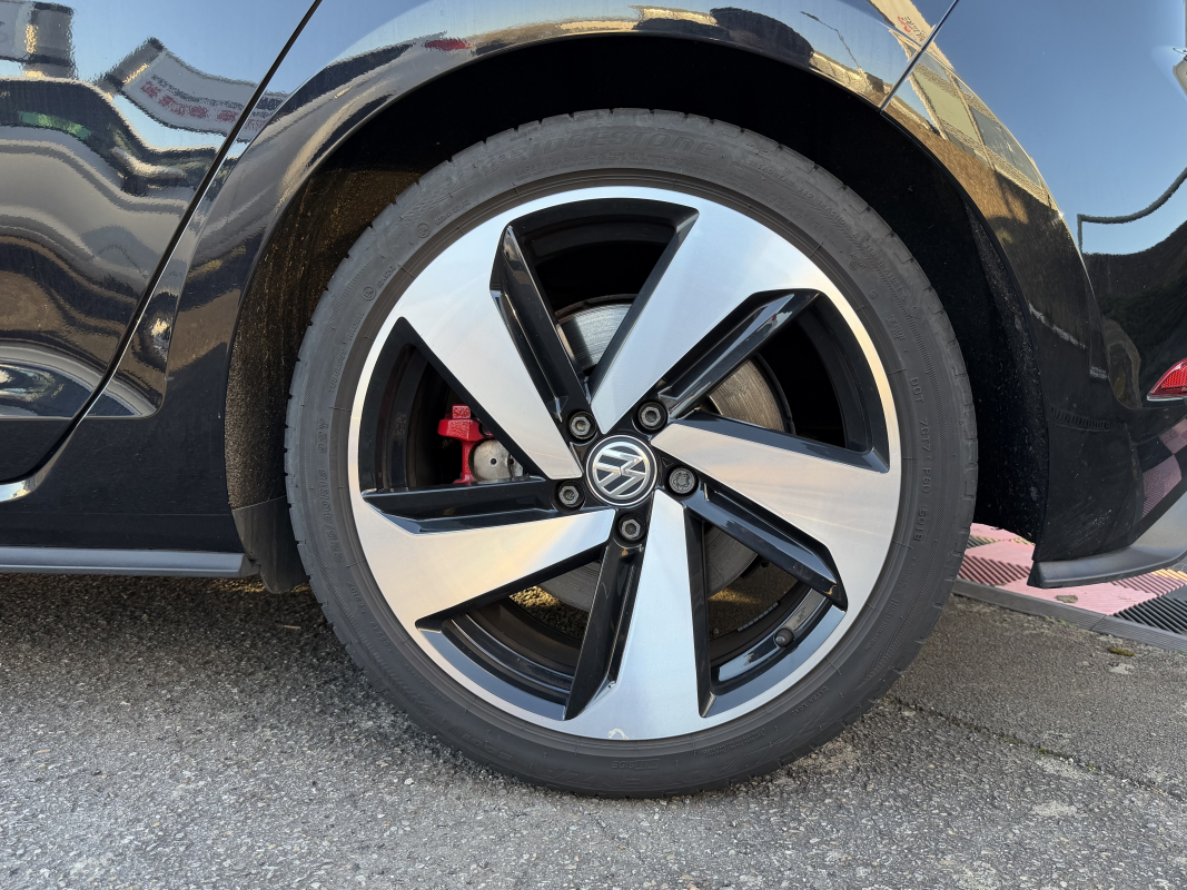 Volkswagen Golf — 33