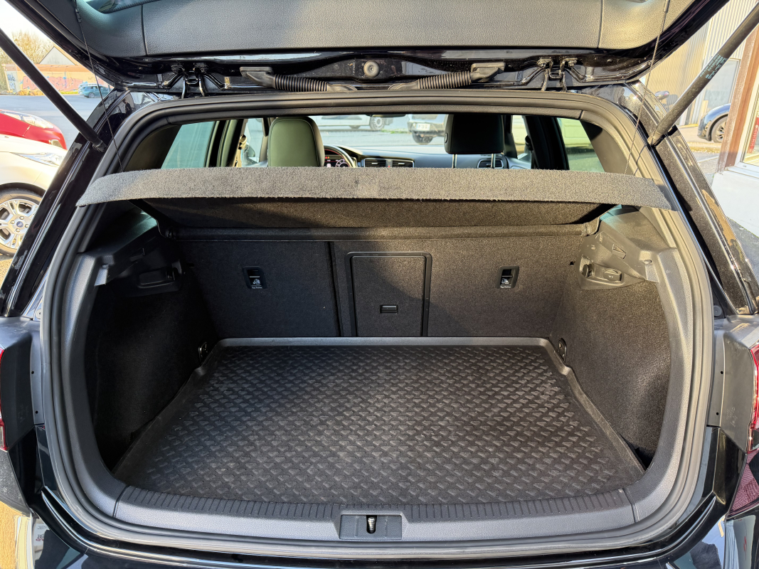 Volkswagen Golf — 23