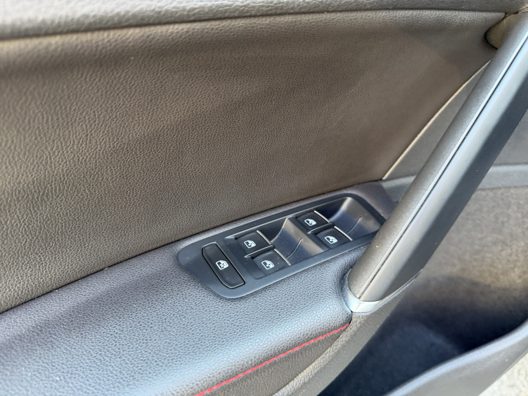 Volkswagen Golf — 28