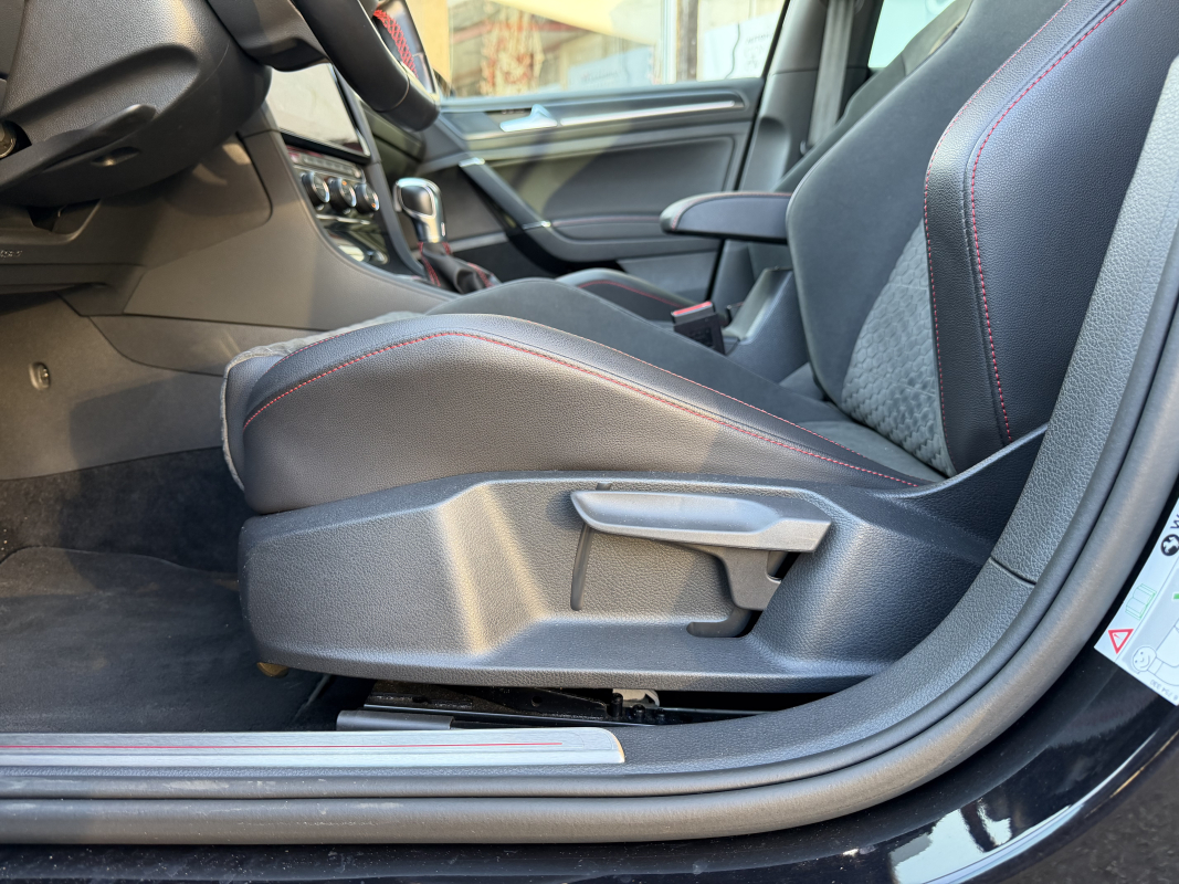 Volkswagen Golf — 31