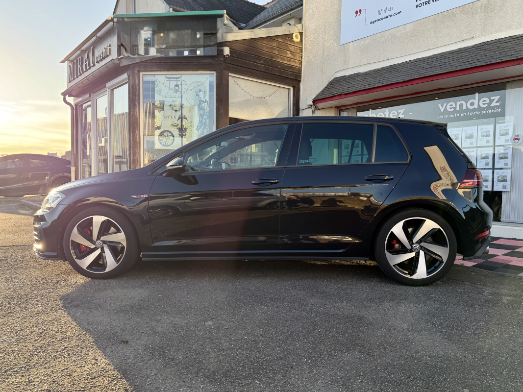Volkswagen Golf — 2