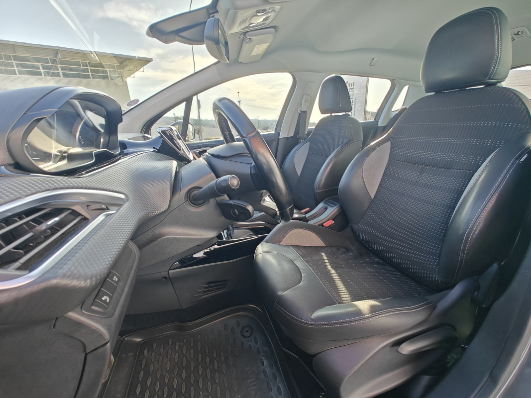 Peugeot 2008 — 10