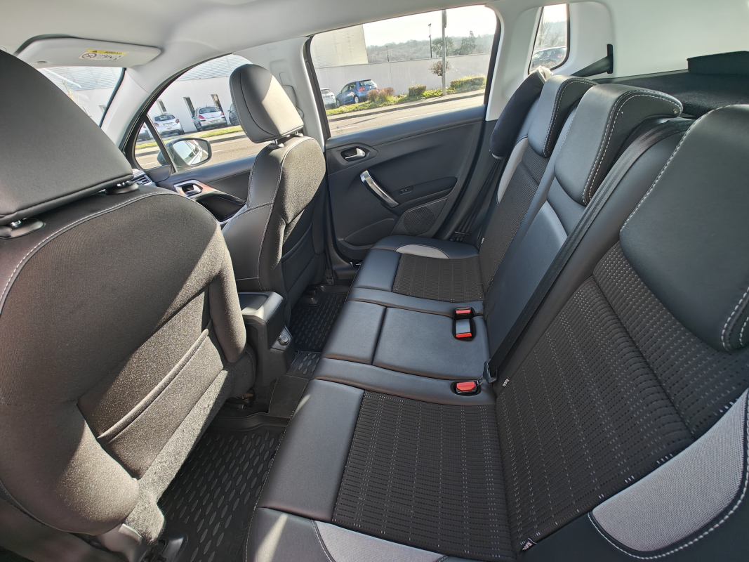 Peugeot 2008 — 12