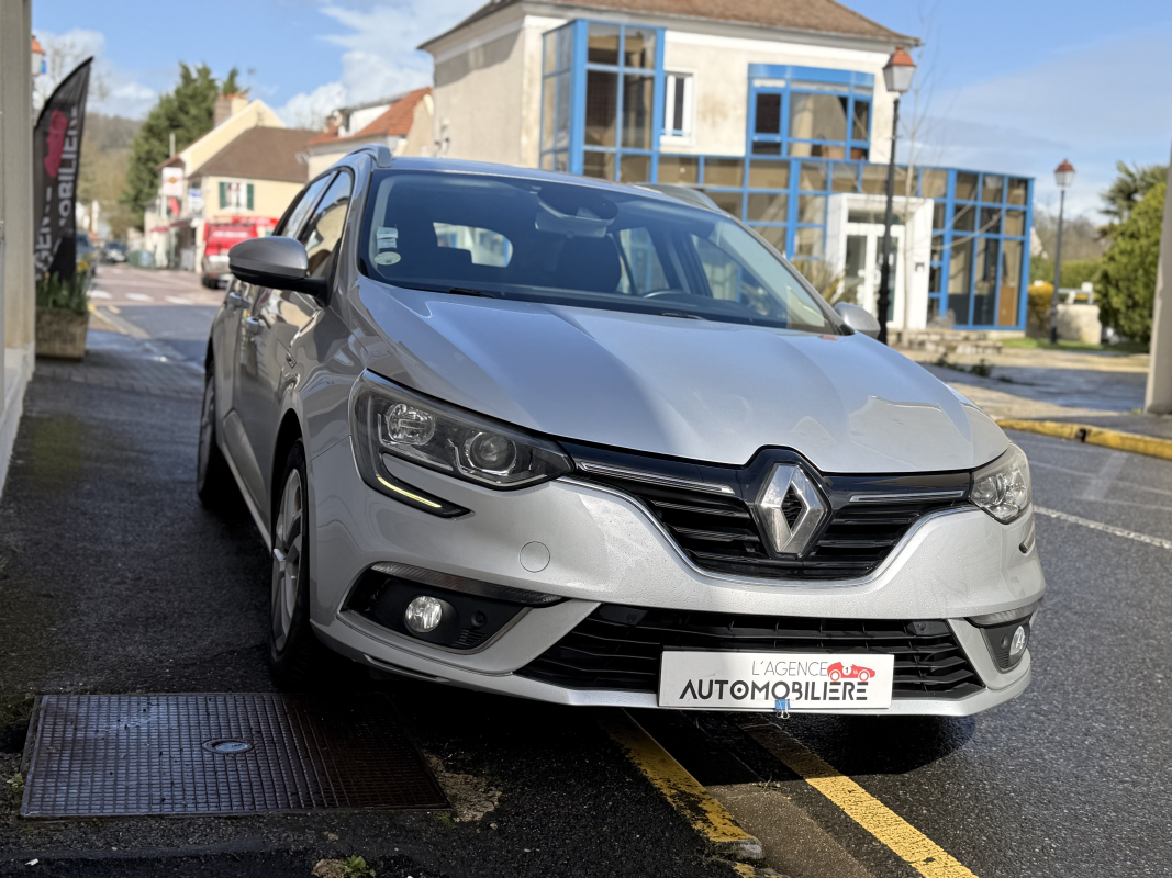 Renault Megane — 3