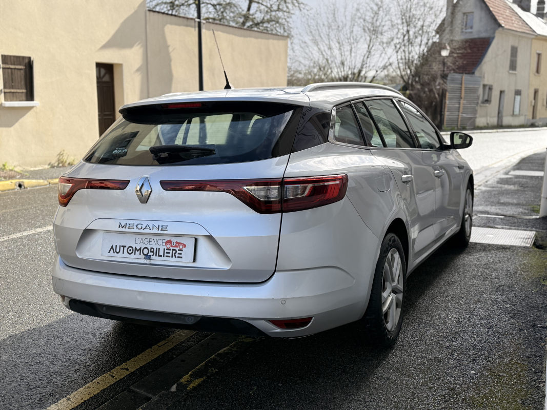 Renault Megane — 4