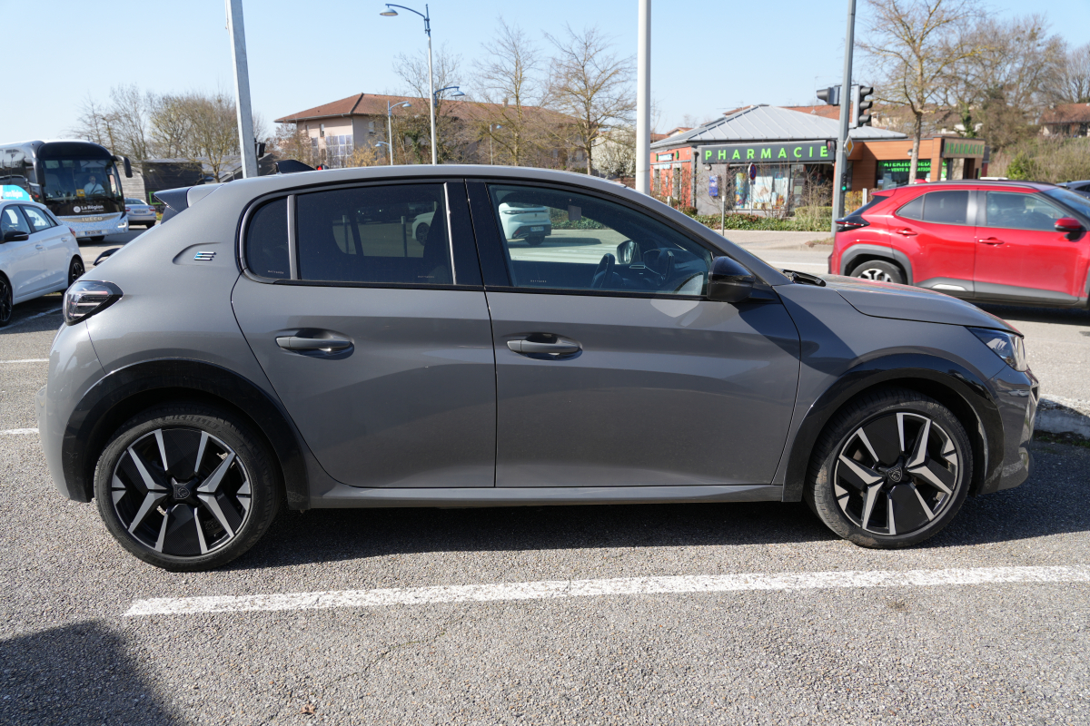 Peugeot e-208 — 5