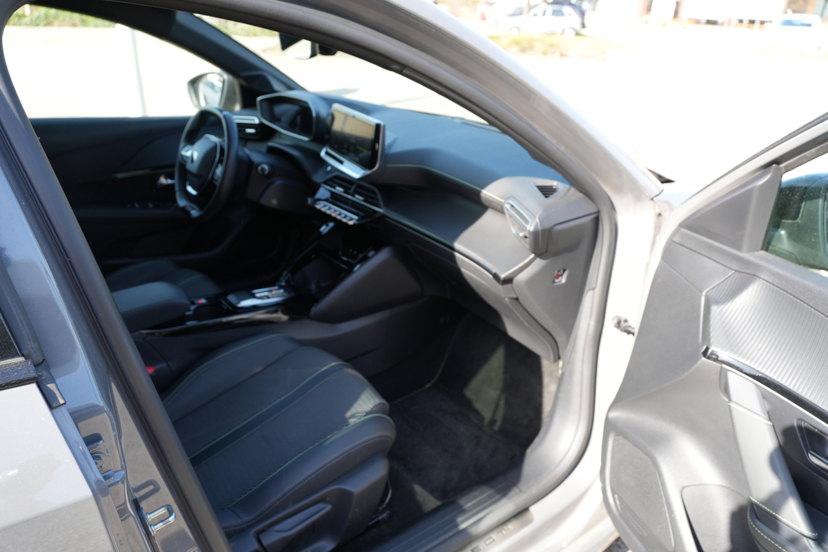 Peugeot e-208 — 37