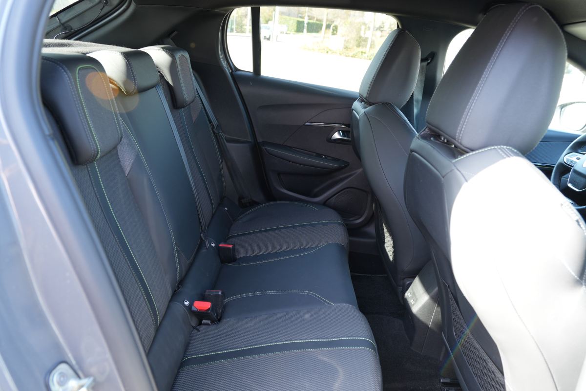 Peugeot e-208 — 38