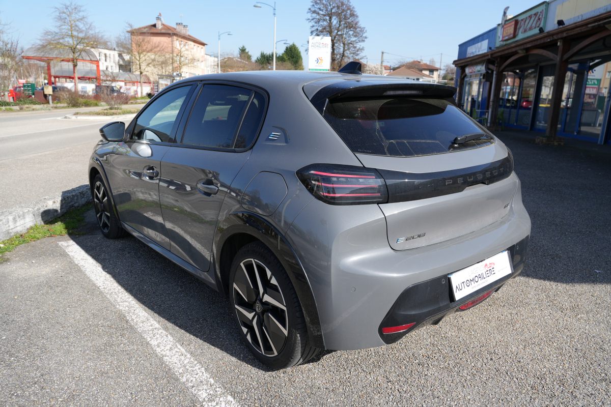 Peugeot e-208 — 8