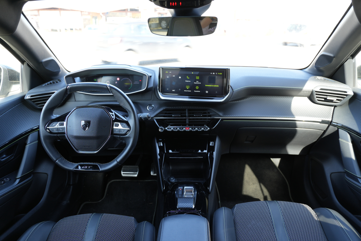 Peugeot e-208 — 10