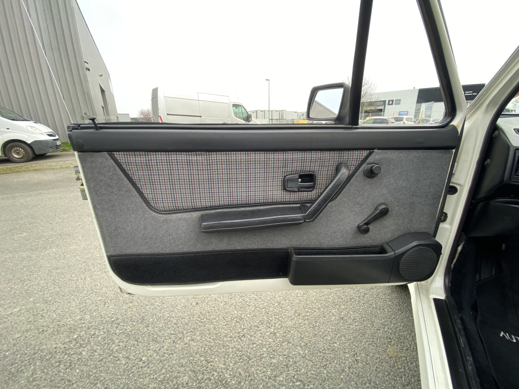 Volkswagen Golf — 25