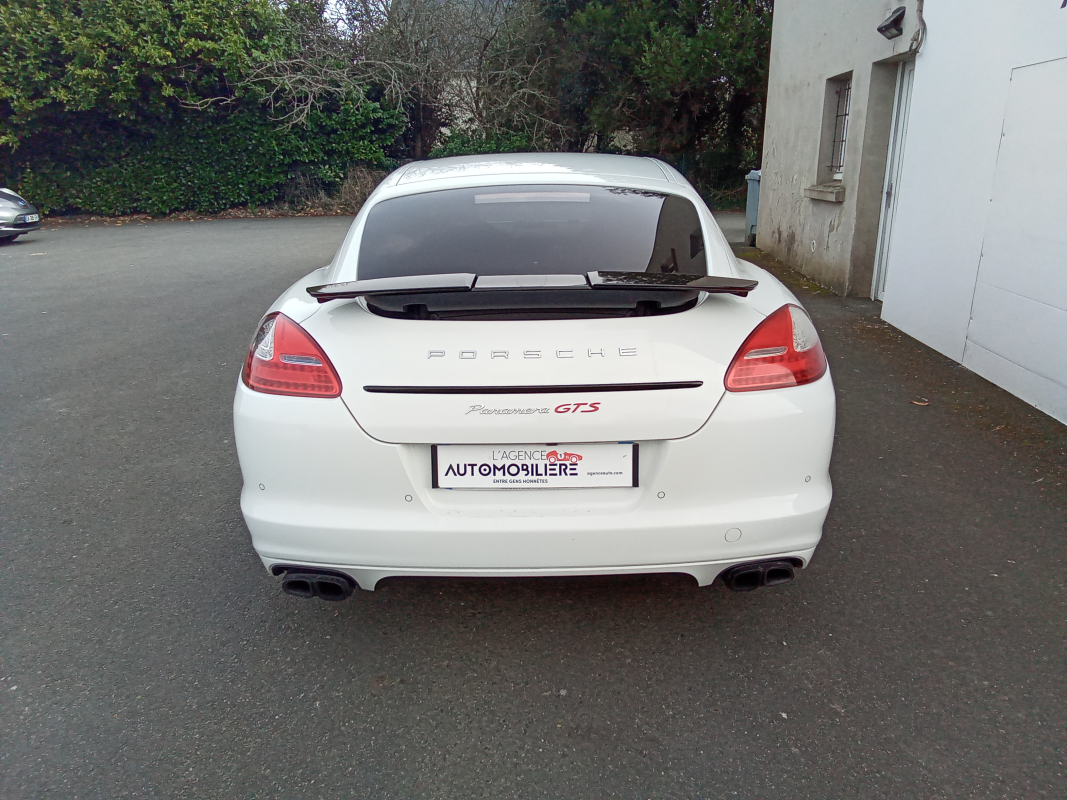 Porsche Panamera — 4