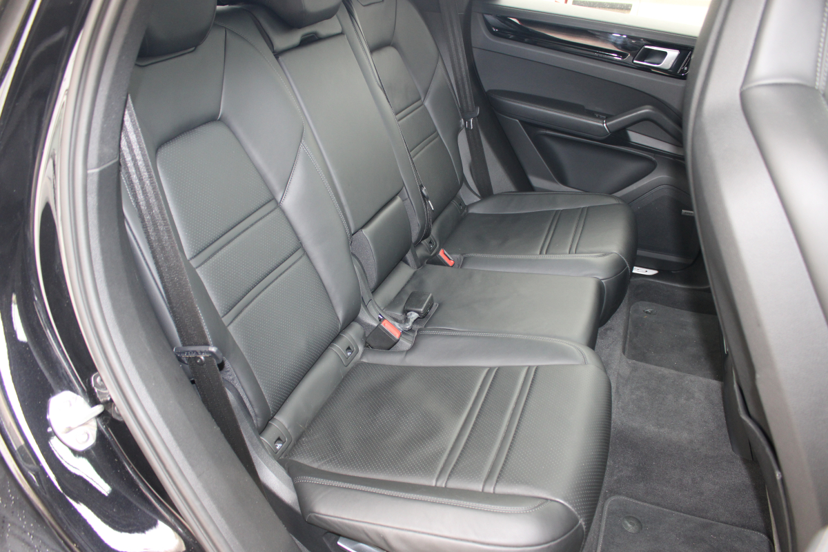 Porsche Cayenne — 14