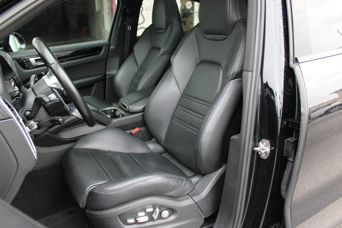 Porsche Cayenne — 12