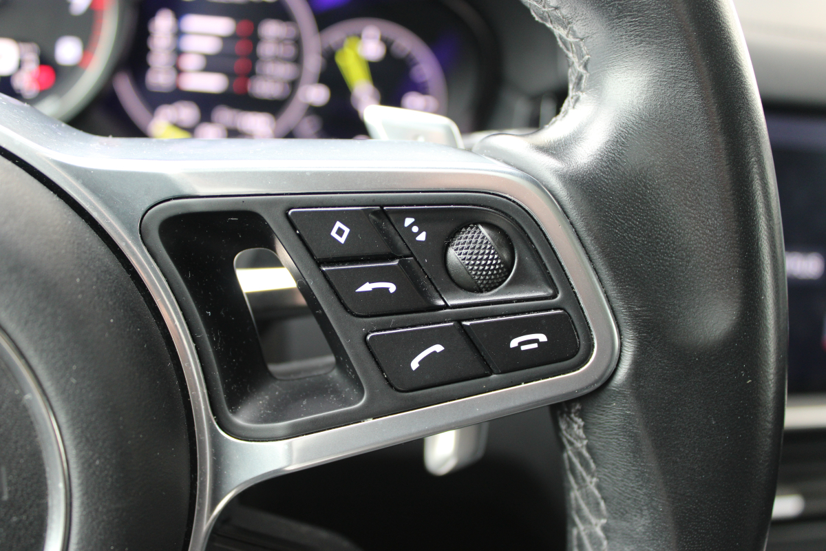 Porsche Cayenne — 27