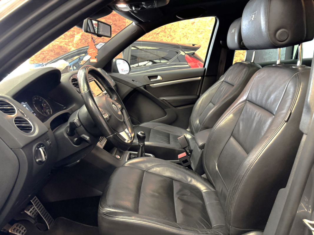 Volkswagen Tiguan — 12