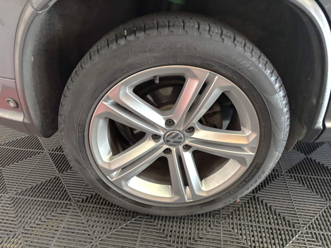 Volkswagen Tiguan — 26