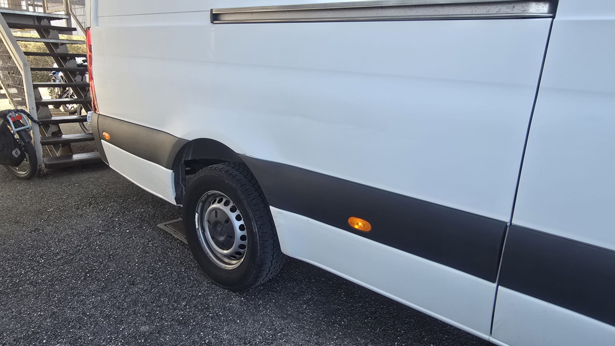 Mercedes Sprinter — 25