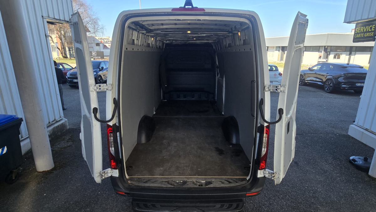 Mercedes Sprinter — 19