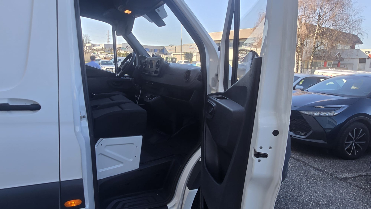 Mercedes Sprinter — 15