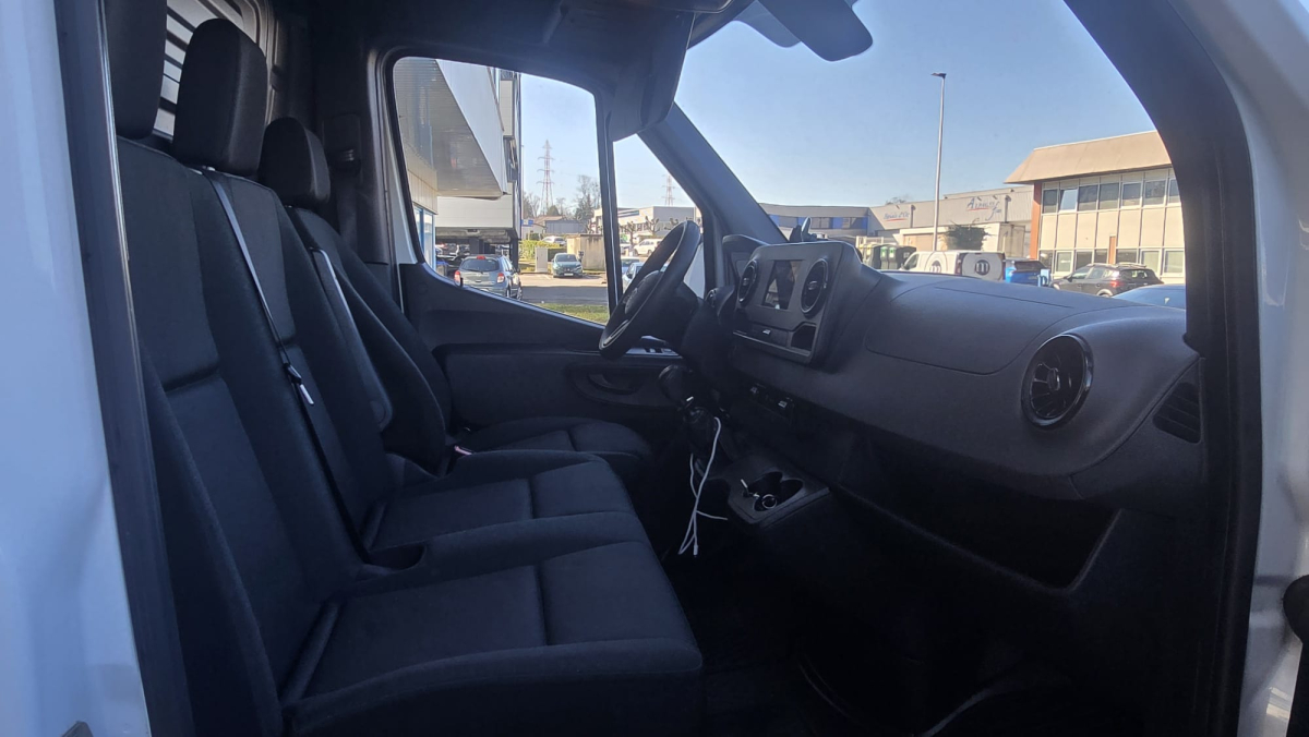 Mercedes Sprinter — 13