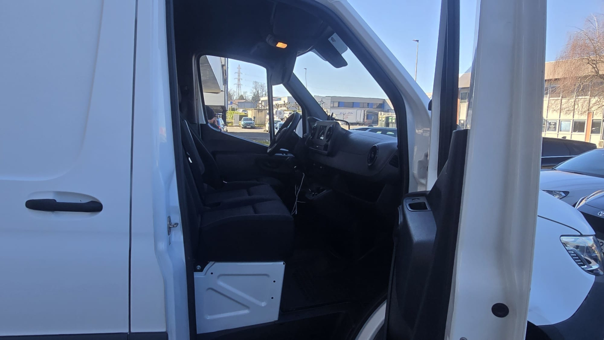 Mercedes Sprinter — 14