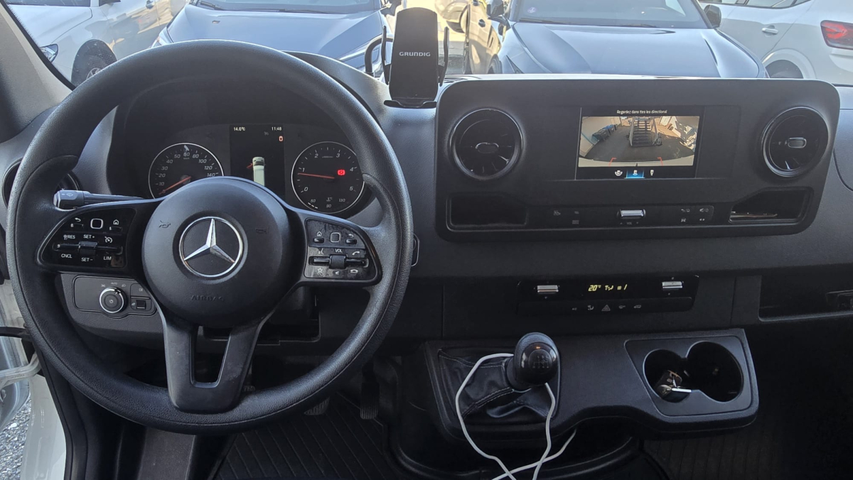 Mercedes Sprinter — 12