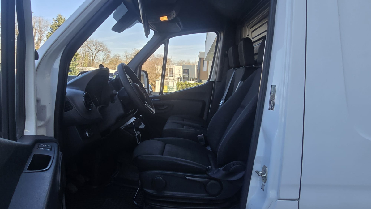 Mercedes Sprinter — 10