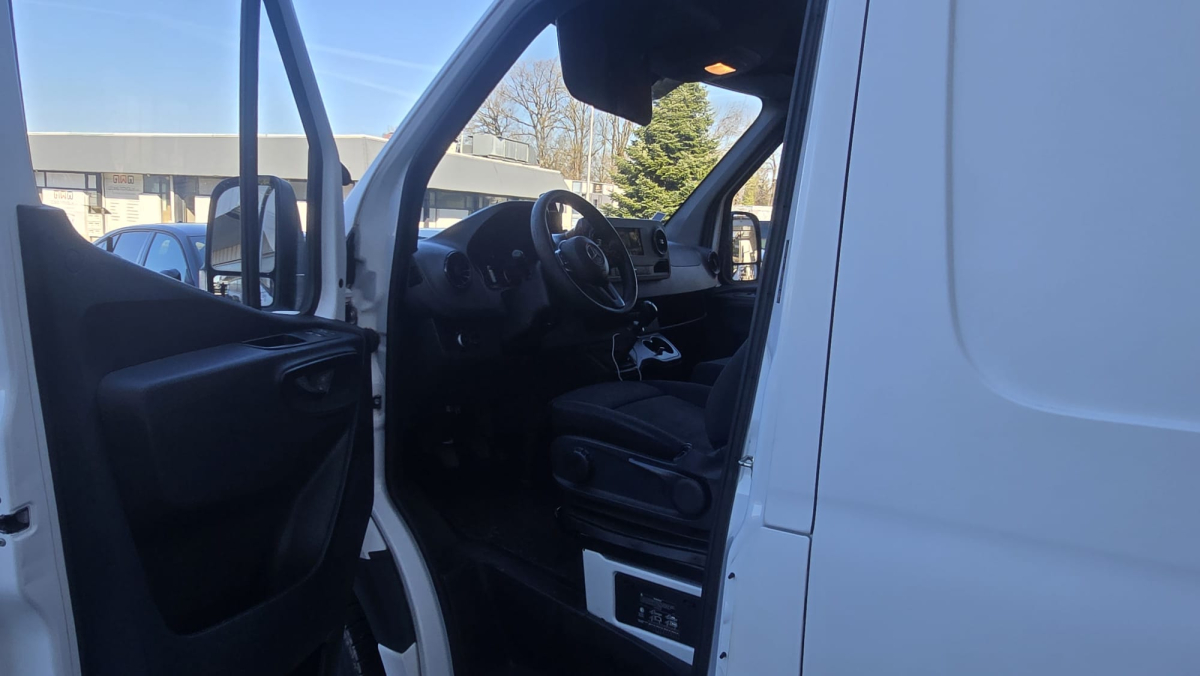 Mercedes Sprinter — 11