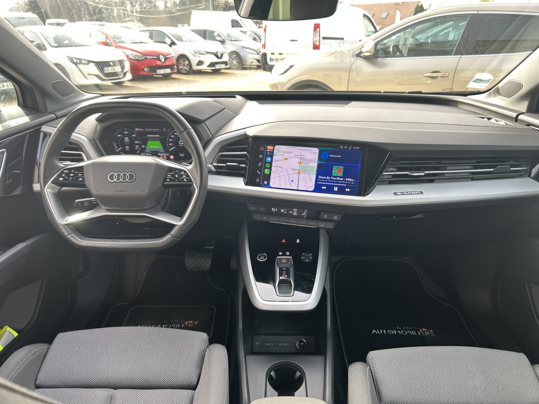 Audi Q4 — 10