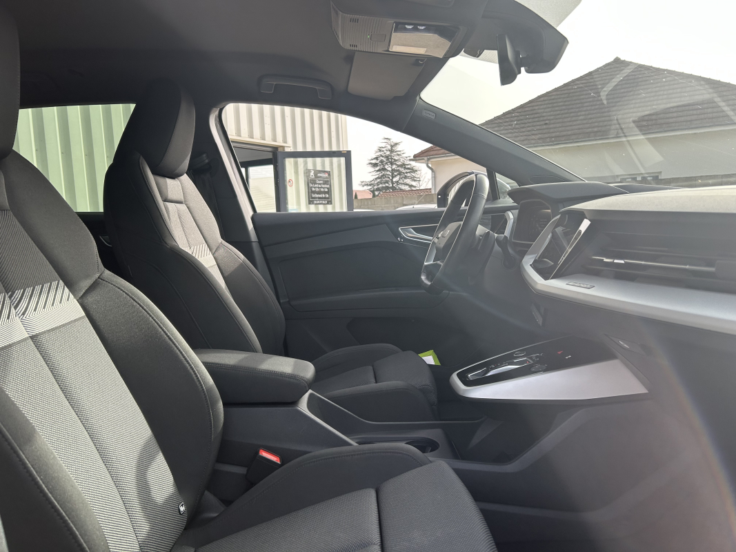 Audi Q4 — 12