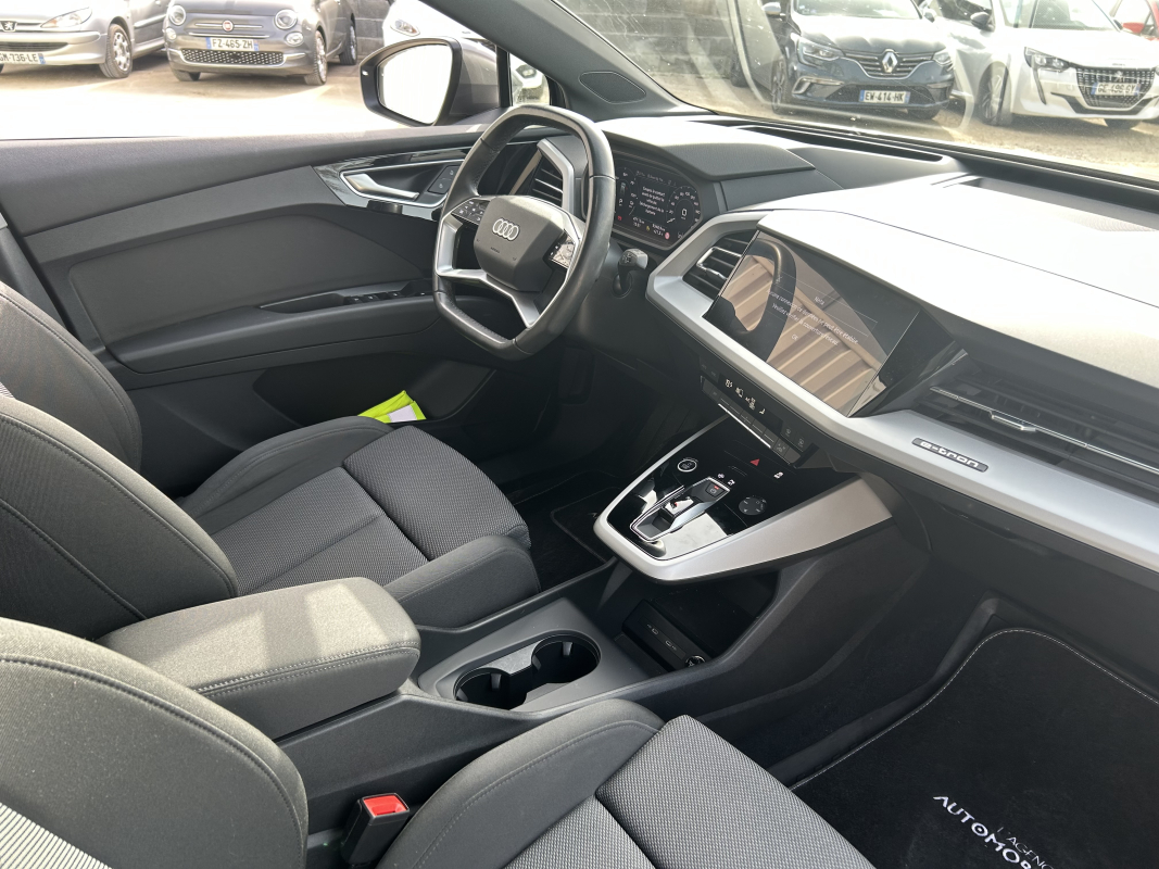 Audi Q4 — 13