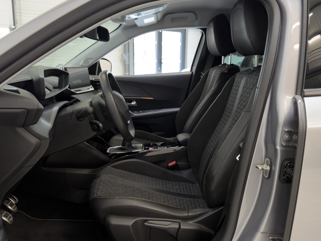 Peugeot 2008 — 12