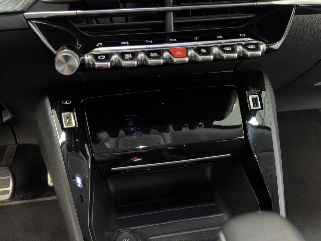 Peugeot 2008 — 24