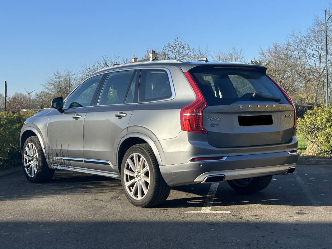 Volvo XC90 — 4