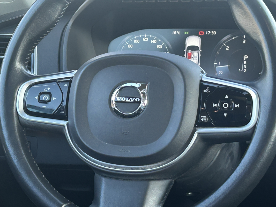 Volvo XC90 — 16