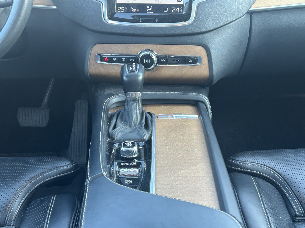 Volvo XC90 — 17