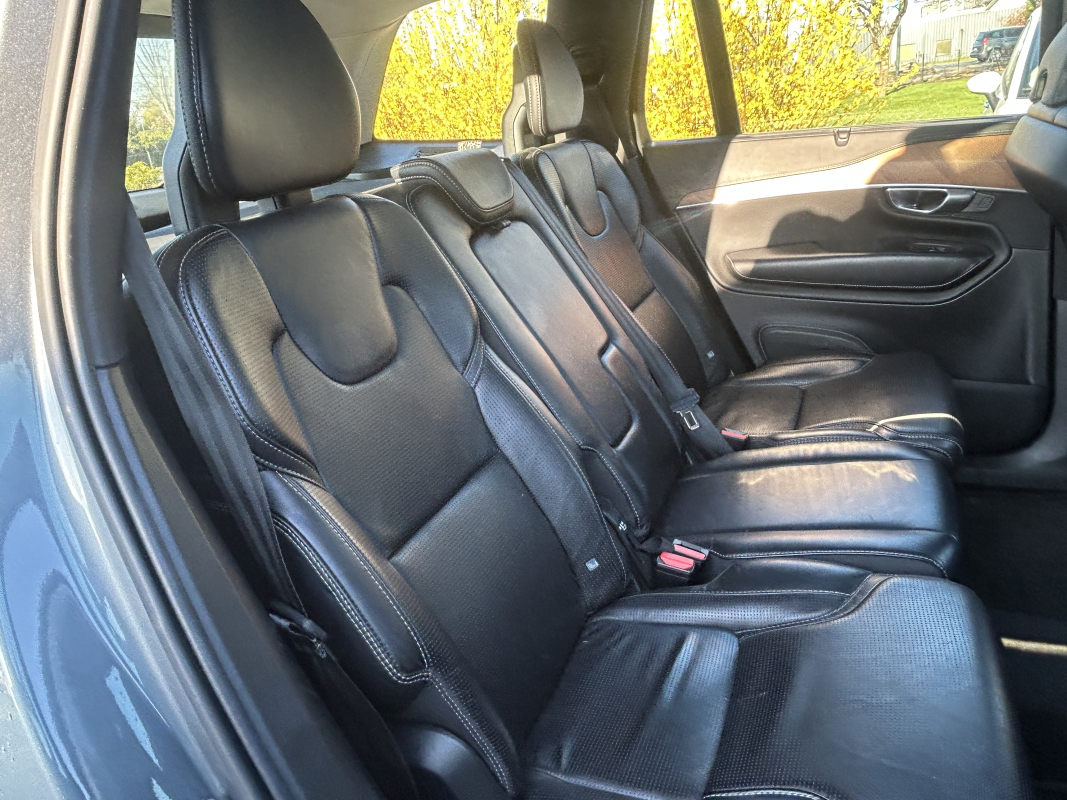Volvo XC90 — 12